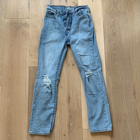 Levi Wedgie Straight Leg Jeans - Picture 3 of 7